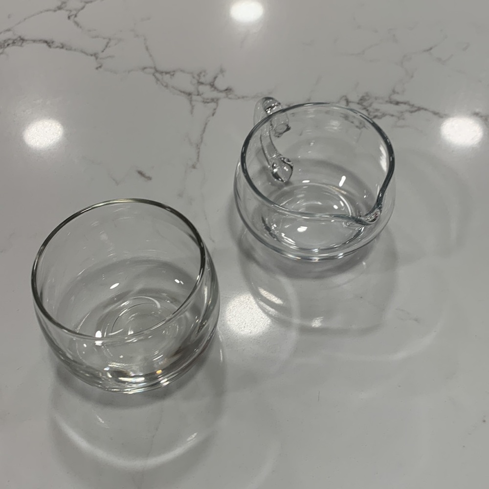 Vintage glass milk and sugar set - Picture 4 of 4